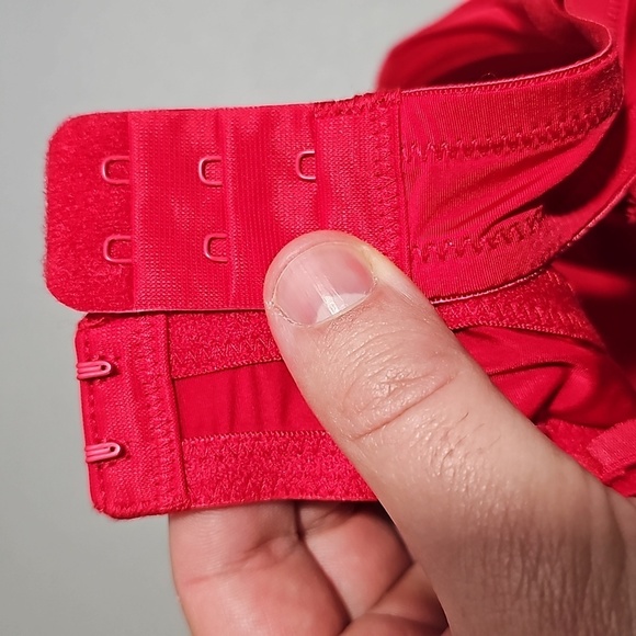 La Senza red and black 36D bra - Picture 4 of 7